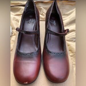 Mossimo 1 3/4” heels size 8.5 burgundy